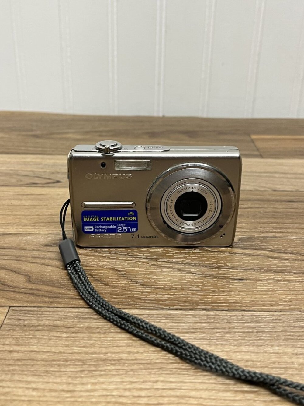 Olympus FE-230 7.1MP Digital Camera No Charger or Battery